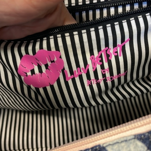 Betsey Johnson Rare Blue Camo and Pink Trim Weekender Duffel Bag - Picture 7 of 13